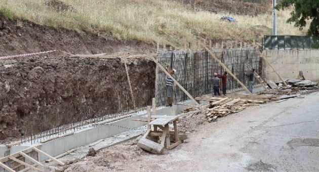 Afet Evlerindeki Yol Ve Kaldırım Sorunu Çözüldü