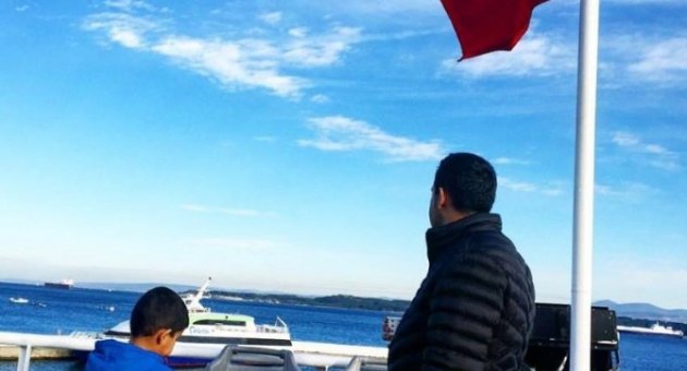 Afgan Baba Denizde Kaybolan Ailesini Arıyor