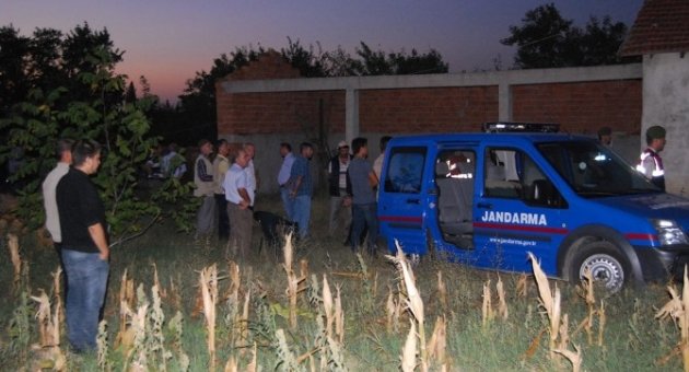 Ahırda Eşinin Cansız Bedeniyle Karşılaştı