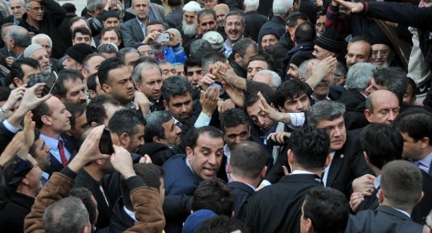 Ahmedinejad’a Bursa’da Sevgi Seli
