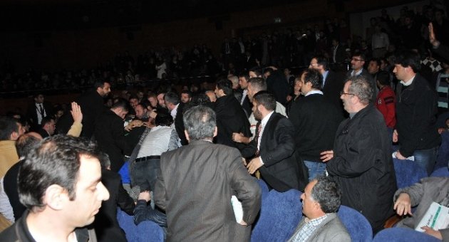 Ahmedinejad’ın Konuşması Sırasında Salonda Arbede: 7 Gözaltı