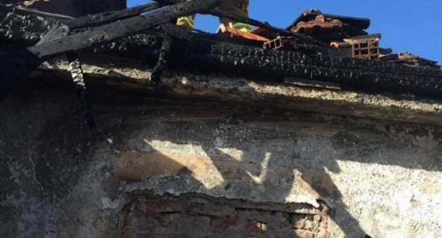 Ahşap Ev Alevlere Teslim Oldu