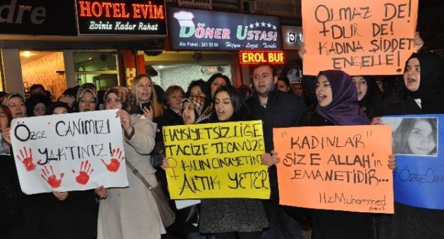Ak Gençler Özgecan İçin Yürüdü