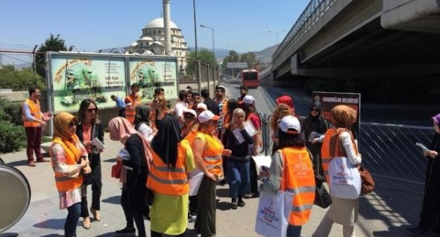 Ak Gençlik İzmir’de Hız Kesmiyor