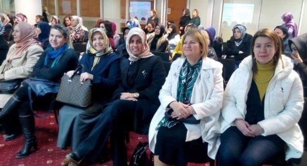 Ak Kadınlar ‘sağlıklı Beslenme’ Konusuna Dikkat Çekti