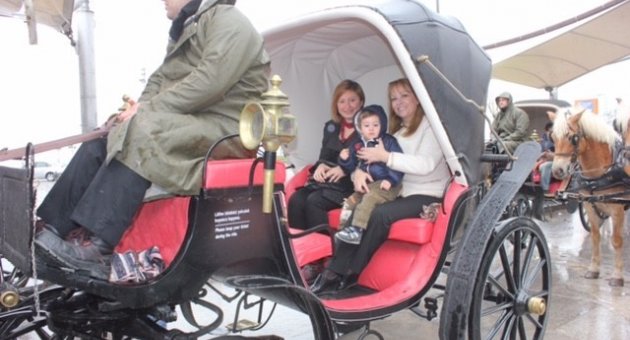 Ak Konak’tan Kadınlara Fayton Sefası