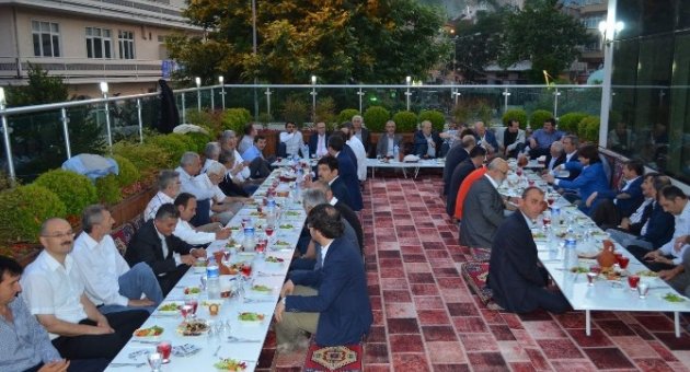 Ak Parti Bursa Teşkilatı’nda Birlik Beraberlik İftarı