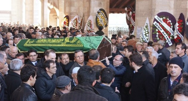 Ak Parti Edirne Milletvekili Rafet Sezen’in Annesi Hacı Fatma Sezen Son Yolculuğuna Uğurlandı