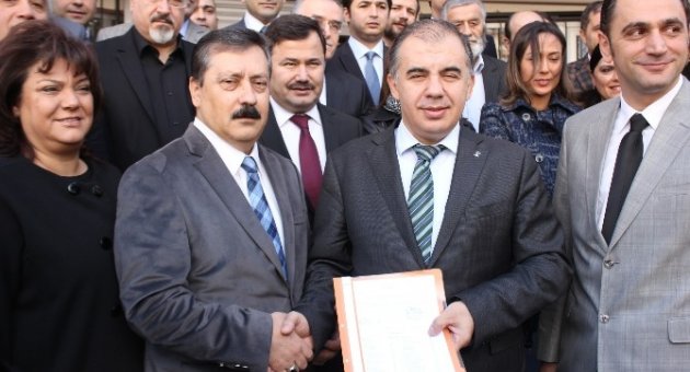 Ak Parti İzmir İl Başkanı Delican Mazbatasını Aldı