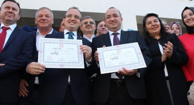 Ak Parti Milletvekilleri Turan Ve Gider Mazbatalarını Aldı
