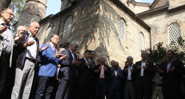 Ak Parti Seçim Startını, Türbede Dua İle Verdi