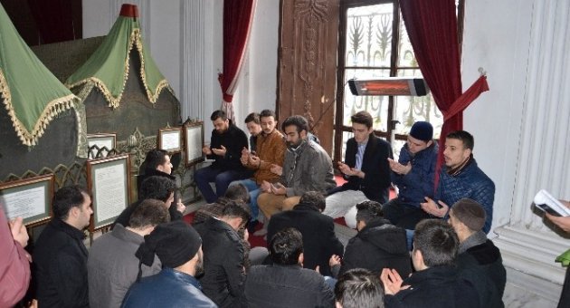 Ak Partili Gençler Sultan Abdülhamit’i Kabri Başında Andı