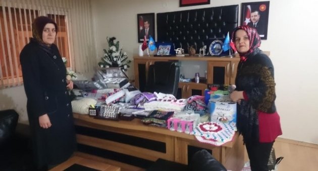 Ak Partili Hanımlardan Evi Yanan Aileye Yardım