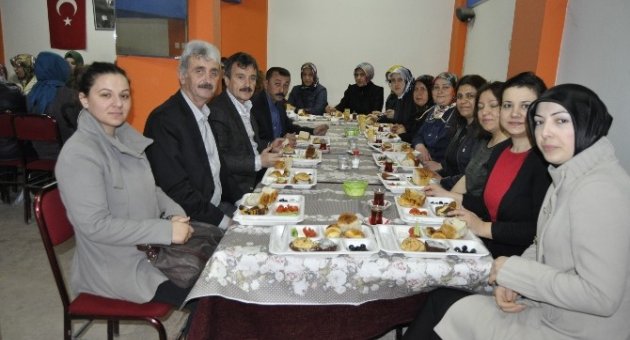 Ak Partili Kadınlar Engellilerle Kahvaltıda Buluştu