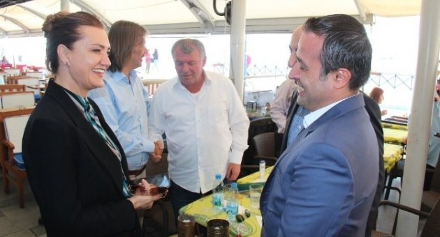 Ak Partili Nükhet Hotar’dan Tam Gün Seçim Mesaisi