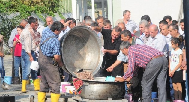 Akardere Köylüleri 100 Yıllık Geleneği Sürdürüyorlar