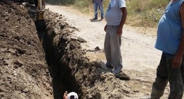 Akçay Mahallesi’nde Yeni Yağmur Suyu Hattı Döşeniyor