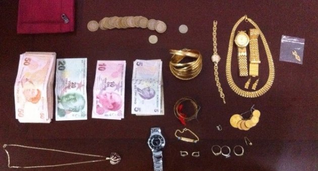 Akrabasının Altınlarını Çaldı Tatil Yaparken Yakalandı