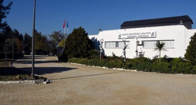 Aliağa Açık Hava Tiyatrosu Çevresi Yenileniyor