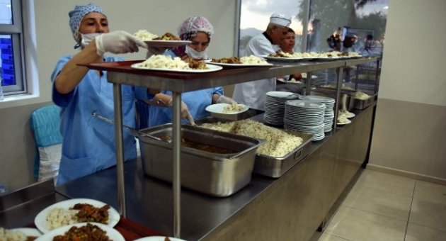 Aliağa Belediyesi’nden Beş Yıldızlı İftar Sofrası