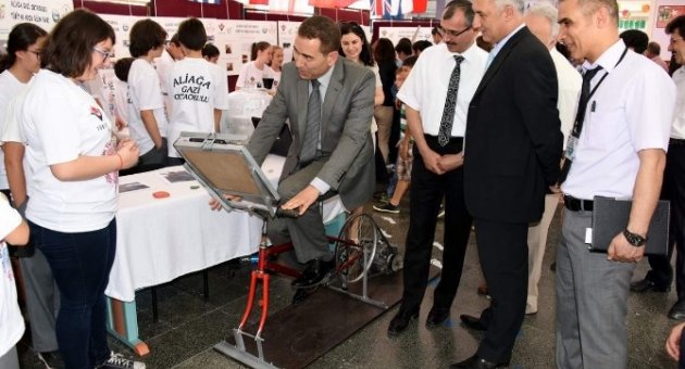Aliağa Gazi Ortaokulu’ndan Tübitak Fuarı