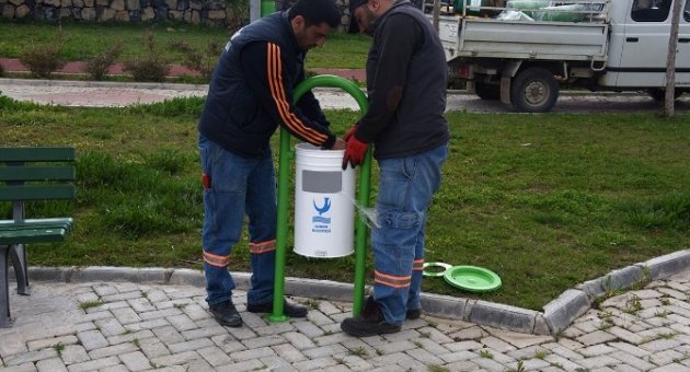 Aliağa’da Çöp Kutuları Yenilendi