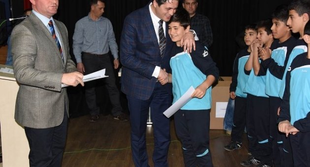 Aliağa’da Minik Sporcular Ödüllerine Kavuştu