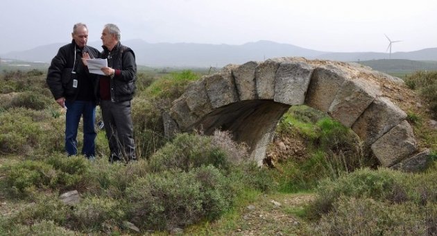 Aliağa’nın Antik Kentlerini Kitapçıkta Topluyor