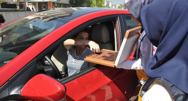 Alkol Gözlüğünü Takanlar Bakın Nasıl Kendinden Geçti