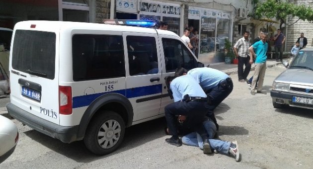 Alkollü Şahıs Parasını Çekemeyince Atm’yi Yumrukladı