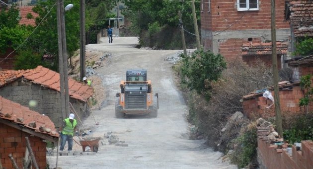 Altıeylül’e 500 Bin Metrekare Parke Taşı Döşeniyor
