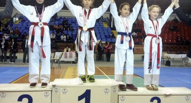 Altın Kızlar Şampiyonluğu Yine Kaptırmadı