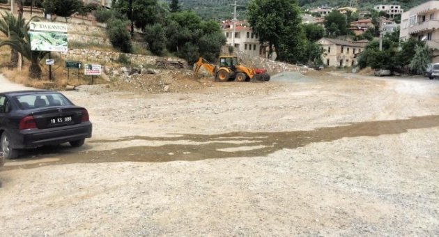 Altınoluk Köy Meydanı Çalışmalarını İnceledi