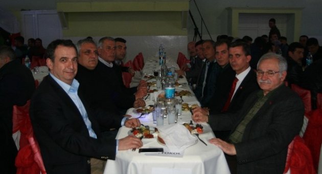 Altınova’da 22. Geleneksel Deve Güreşleri Yapıldı