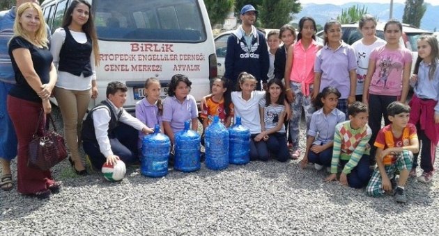 Altınovalı Minik Öğrencilerden Engellilere Mavi Kapak Desteği