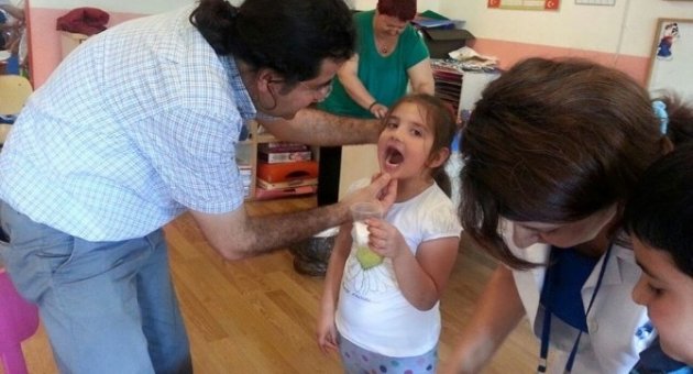 Ana Sınıfı Öğrencilerine Flor Vernik Uygulaması Başladı