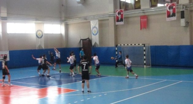 Analig Hentbol Heyecanı Bursa’da Devam Ediyor