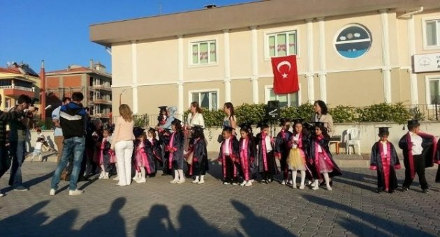 Anaokulu Öğrencilerinden Mezuniyet Programı