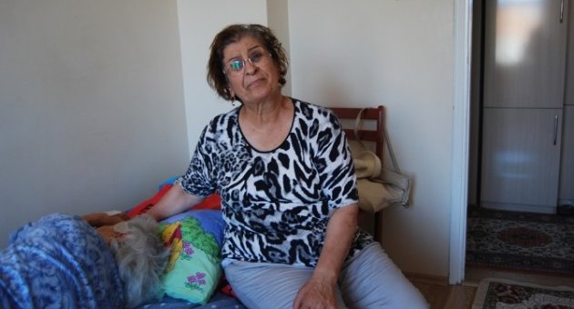 Annesiyle Birlikte Yaşam Mücadelesi Veriyor
