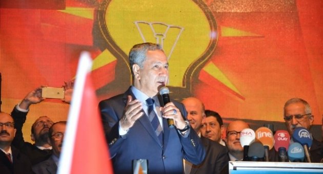 Arınç’ın Mitinginde Bomba Ve Elektrik Kesintisi Paniği Yaşandı