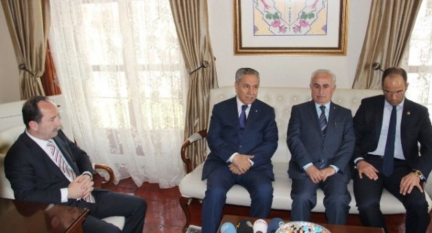 Arınç’tan Yahudi Cemaatine Anlamlı Mesaj: