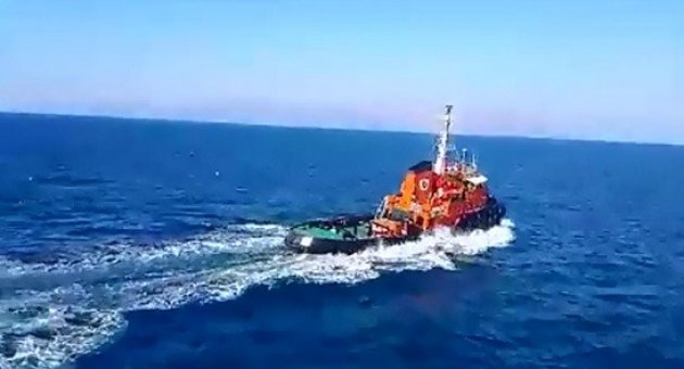Arızalanan Feribot, Gökçeada’ya Çekiliyor