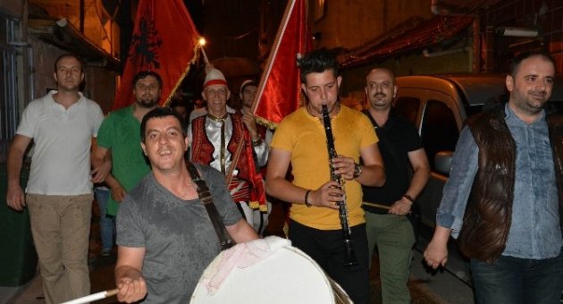 Arnavut Göçmenlerinin Sahur Kültürü Bursa Sokaklarında