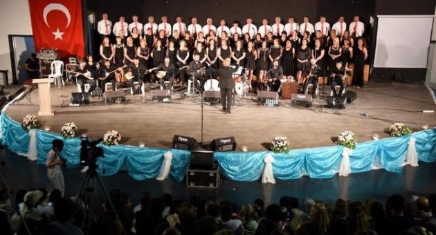 Asev Korosu Ayakta Alkışlandı