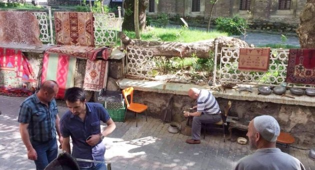 Asırlık Çınar Rüzgara Yenik Düştü