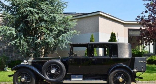 Asırlık Otomobiller 1,5 Milyon Liraya Alıcı Bekliyor