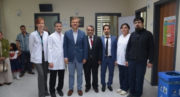Asistan Doktorlar Hem Hizmet Veriyor, Hem Eğitim Görüyor