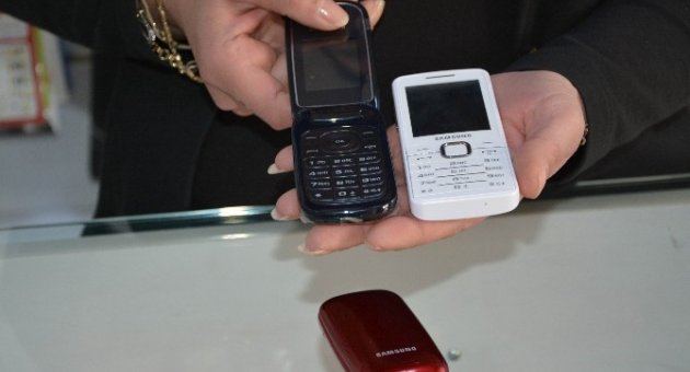 Asker Telefonları Vitrinde