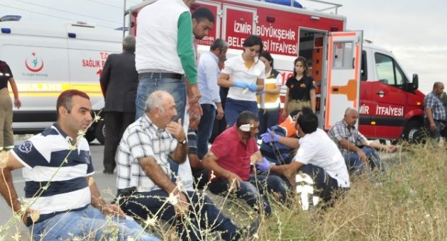 Askeri Araç Servis Minibüsüyle Çarpıştı: 2’si Asker 12 Yaralı