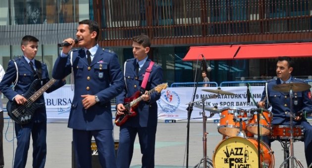 Askeri Caz Grubu Coşturdu